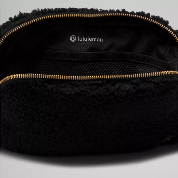Lululemon Fleece Belt Bag🖤💛🖤💛 Will add additional pics - Picture 5 of 6